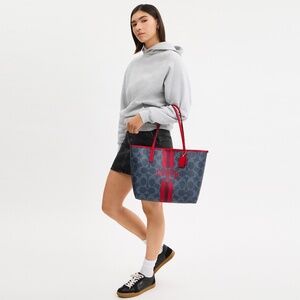 City Tote Bag In Signature Canvas With Coach Graphic